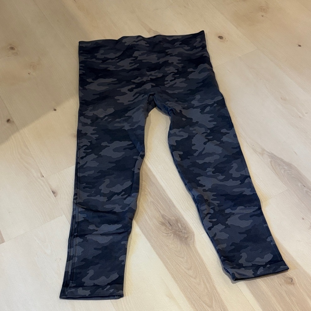 SPANX Gray Camouflage Cropped Pants
